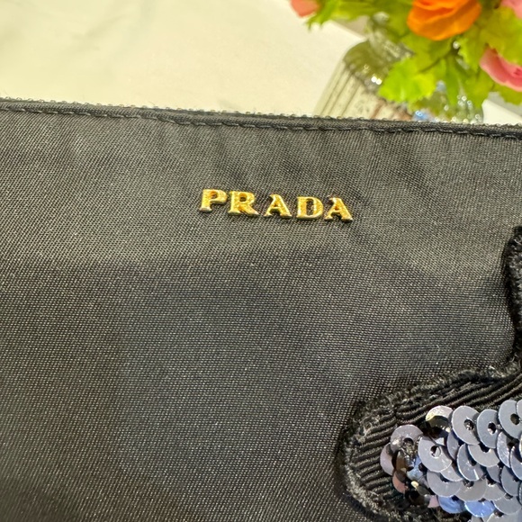 Authentic Prada pouch with sequined bear design - Picture 9 of 13